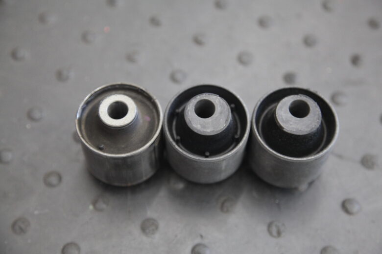 ジムニー JB74 JAOSキャスターブッシュとステアリングダンパー取り付け