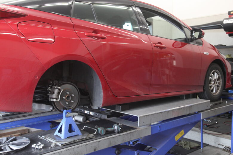 プリウス ZVW52 1G締めと四輪アライメント