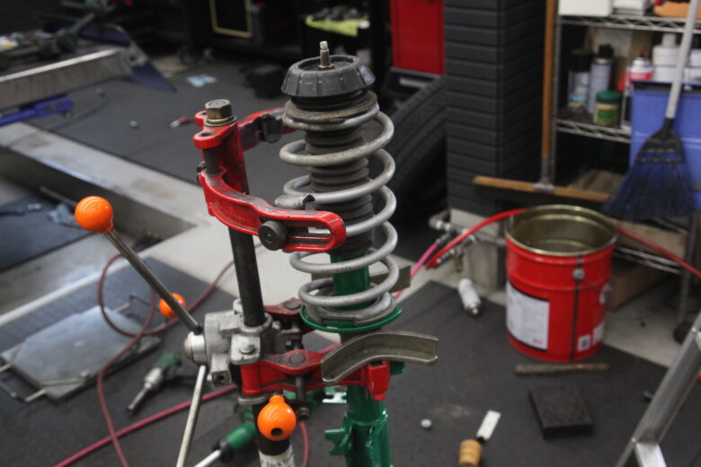 エスクード YE21S TEINショック交換と四輪アライメント