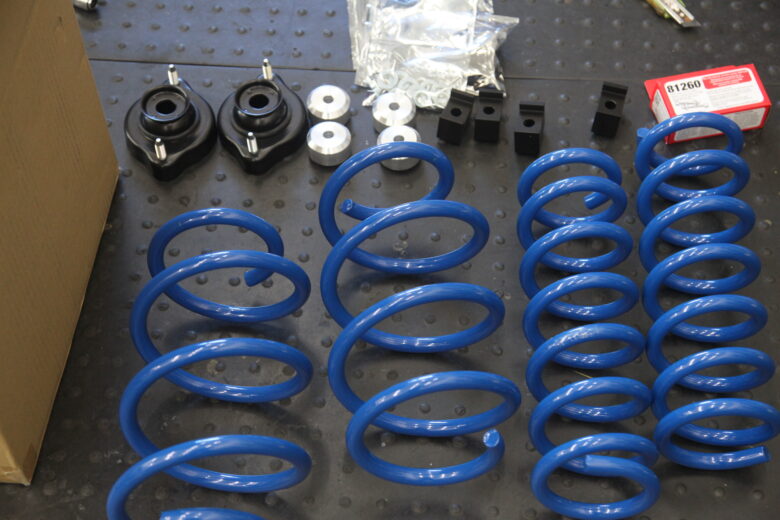 デリカ CV1W  オートフラッグス製パーフェクトリフト30+の取り付けと四輪アライメント