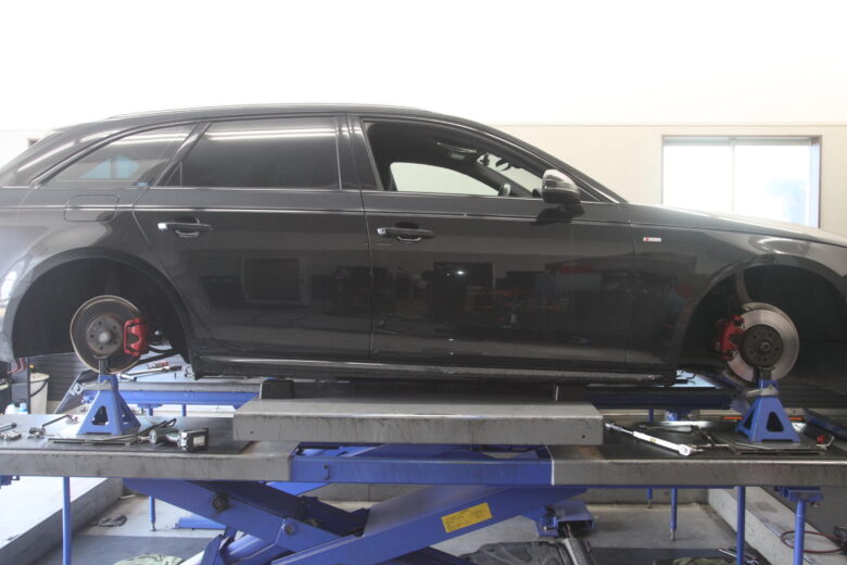 アウディ A4 1G締めと四輪アライメント