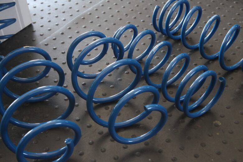 アクセラ BM2FS エスペリアダウンサス取り付けと四輪アライメント