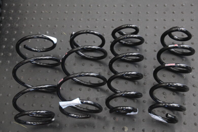 クラウンスポーツ AZSH36W RS-Rダウンサス取り付けと四輪アライメント