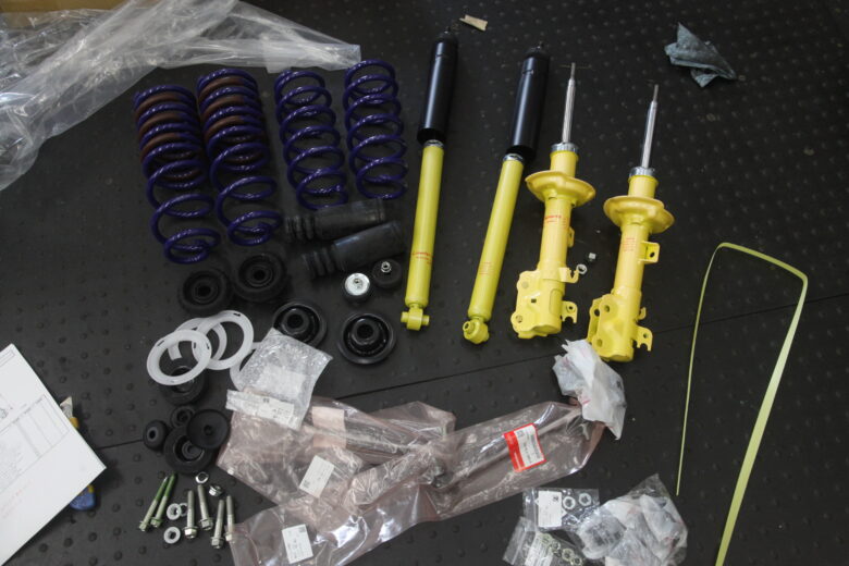 N-VAN JJ2 KYBローファースポーツキット取り付けと四輪アライメント