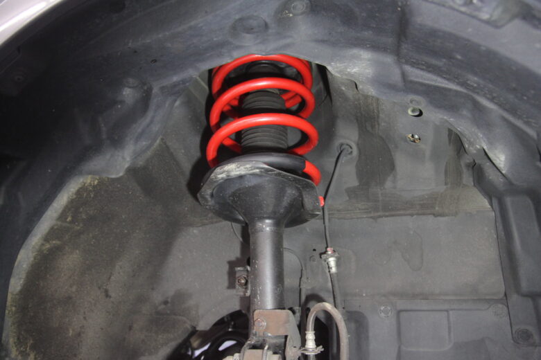 デリカ CV1W アンチロールゼロのスプリング取り付けと四輪アライメント