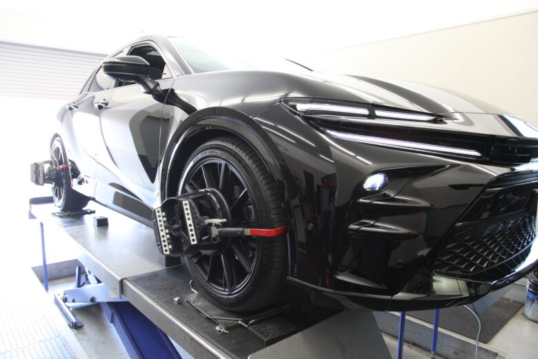 クラウンスポーツ AZSH36W 四輪アライメント