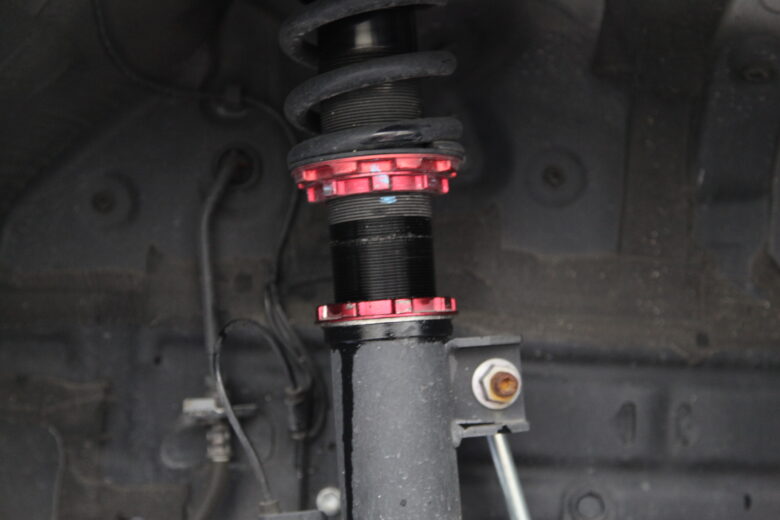 ヴォクシー ZWR90W  ブリッツ車高調の車高調整と1G締めに四輪アライメント