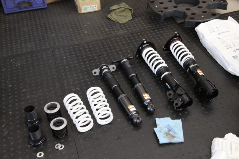 ハリアー MXUA80 HKSハイパーマックスS取り付けと四輪アライメント