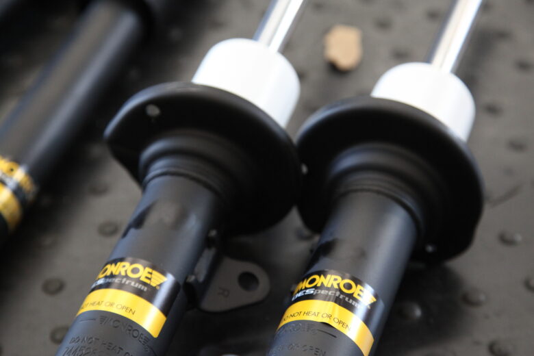 クロスビー MN71S モンローショック取り付けと四輪アライメント