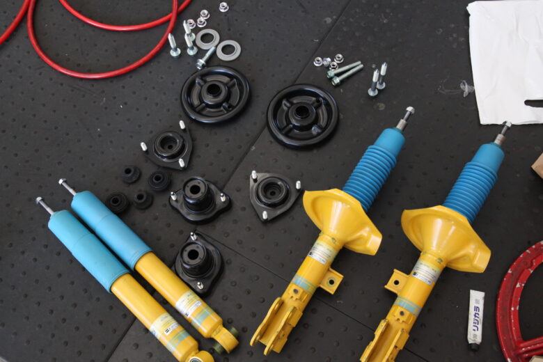 デリカ D5 CV1W ビルシュタインショック交換と四輪アライメント