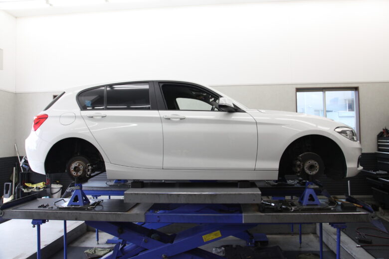 BMW F20 118i 1G締め直しと四輪アライメント