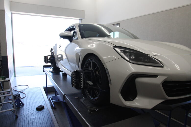 BRZ ZN8 タイヤ交換と四輪アライメント