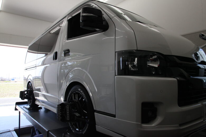 ハイエース TRH214W 四輪アライメント