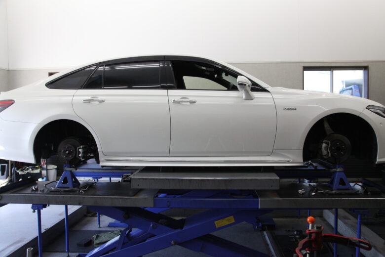 クラウン AZSH20 タイヤ交換と1G締めと四輪アライメント