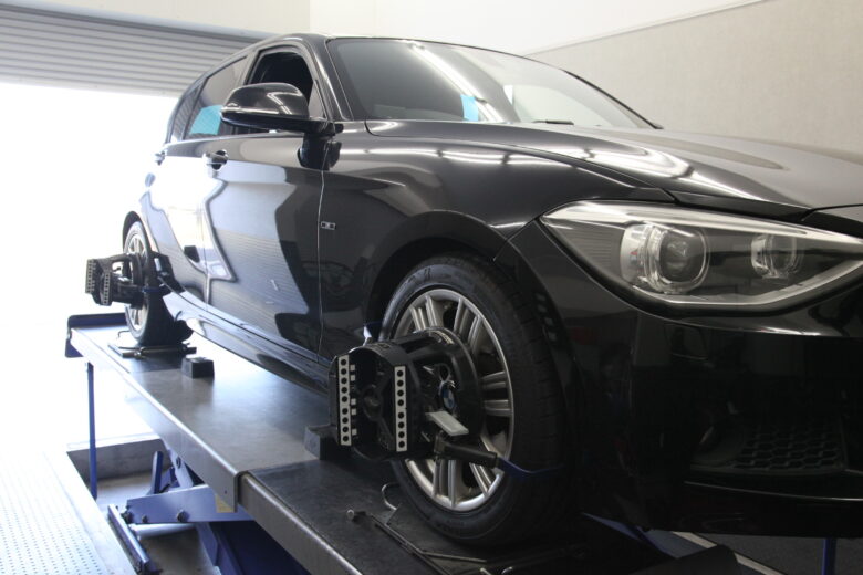 BMW 1シリーズ 四輪アライメント