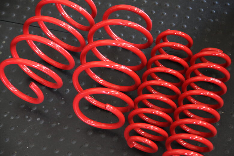 ハリアー AXUH80 タナベ NF210取り付けと四輪アライメント