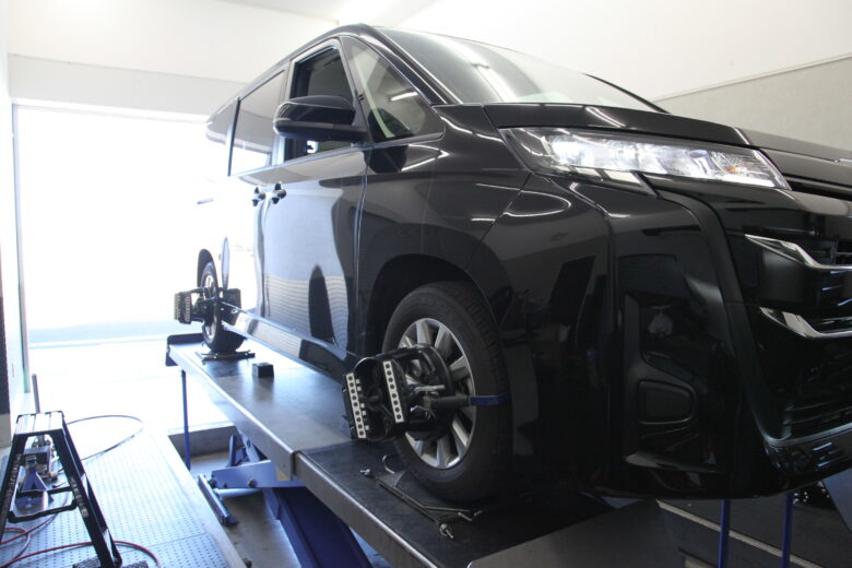 NOAH ZWR90W 1G締めと四輪アライメント