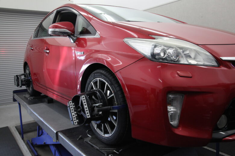 プリウス タイヤ交換と四輪アライメント