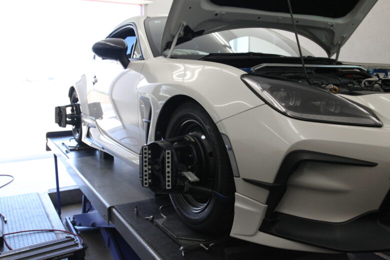 GR86 ZN8 四輪アライメント