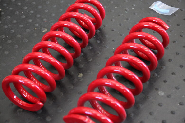 ハイラックス GUN125 モトレージ2インチアップスプリング取り付けと四輪アライメント