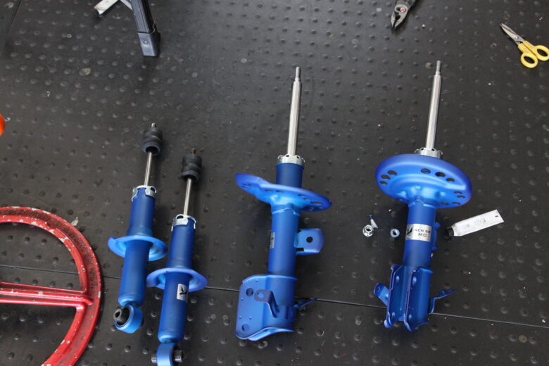 インプレッサ GT2 KYB NEWSR MCショック取り付けと四輪アライメント