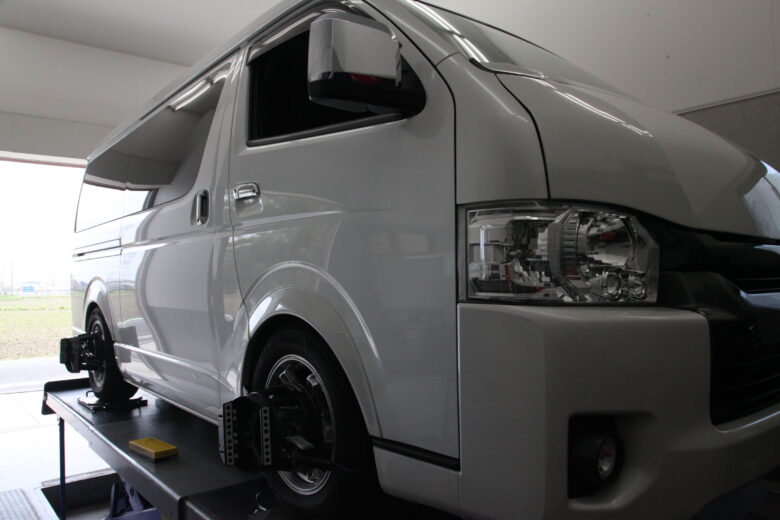 ハイエース KDH211K 四輪アライメント