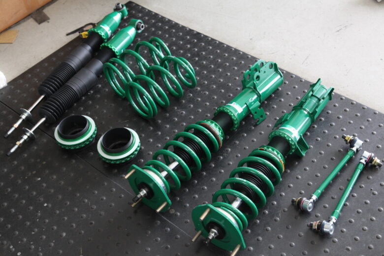 ノア ZRR80W TEIN FLEX A取り付けと四輪アライメント