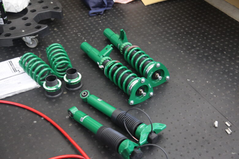 エクストレイル SNT33 TEIN車高調取り付けと四輪アライメント