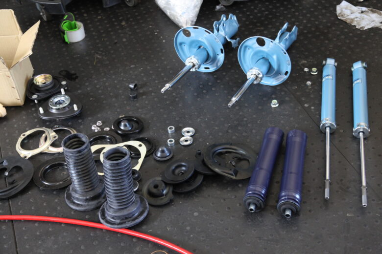 アルファード GGH20W KYB NEW SRショック取り付けと四輪アライメント