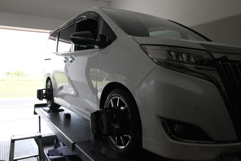 エスクワイヤ タイヤ交換と四輪アライメント