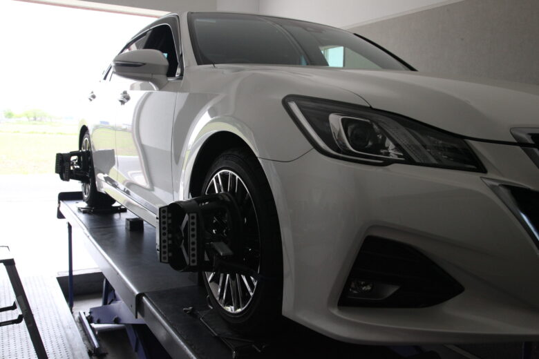 クラウン AWS210 四輪アライメント