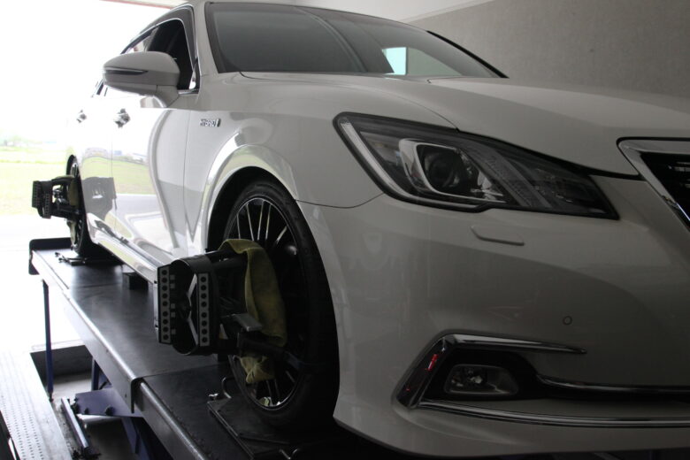 クラウン AWS210 四輪アライメント