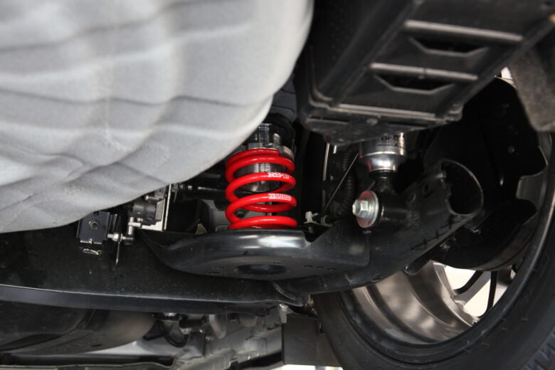 オーラ FE13 RS-R車高調取り付けと四輪アライメント