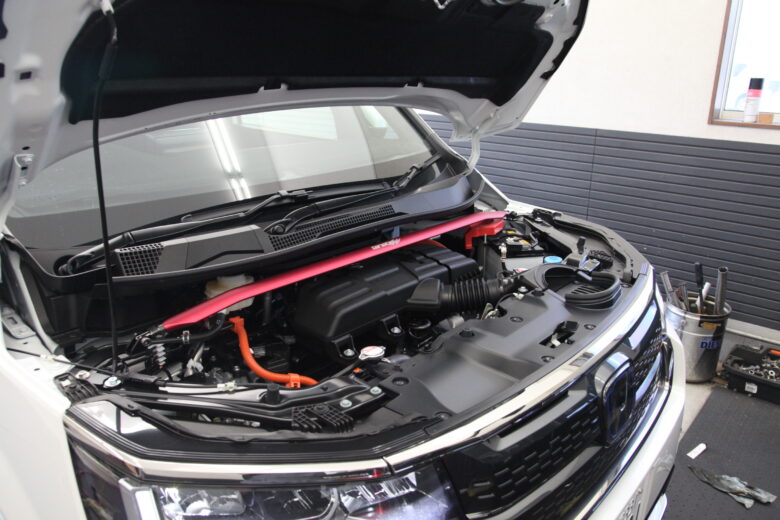 ステップワゴン RP8 タナベタワーバーとブレスバー取り付け
