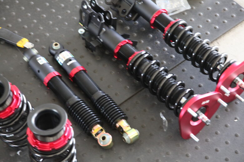 ASU65W ハリアー ブリッツ車高調取り付けと四輪アライメント