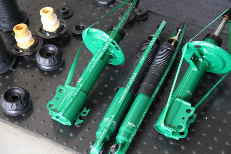 アクア NHP10 TEIN エンデューロプラス取り付けと四輪アライメント