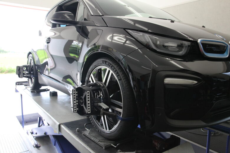 BMW i3 タイヤ交換 車高調整 1G締め 四輪アライメント