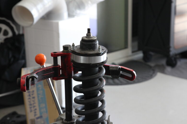 ハイラックス GUN125 ACCアップスペーサー取り付けと四輪アライメント