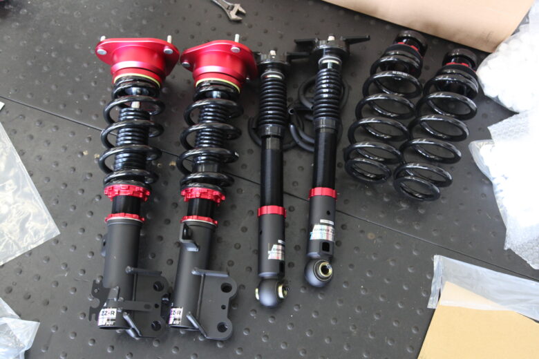 MXGH15 カローラクロス ブリッツ車高調交換と四輪アライメント