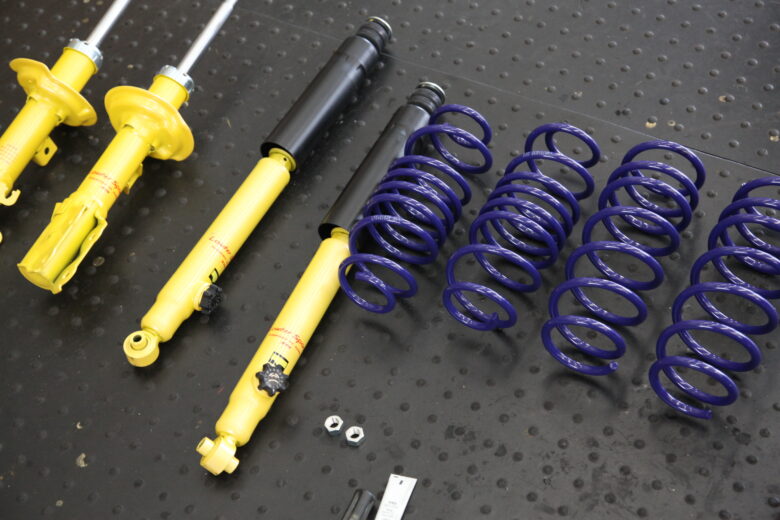 N-ONE JG3 KYB ローファースポーツキット取り付けと四輪アライメント