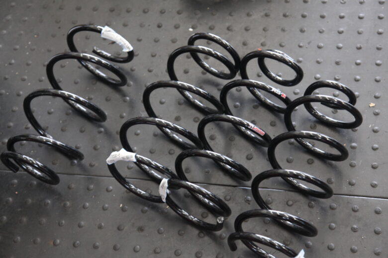 アクセラ BM5FS RS-Rダウンサス取り付けと四輪アライメント