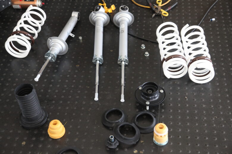 クラウン GRS200 KYBエクステージキット取り付けと四輪アライメント