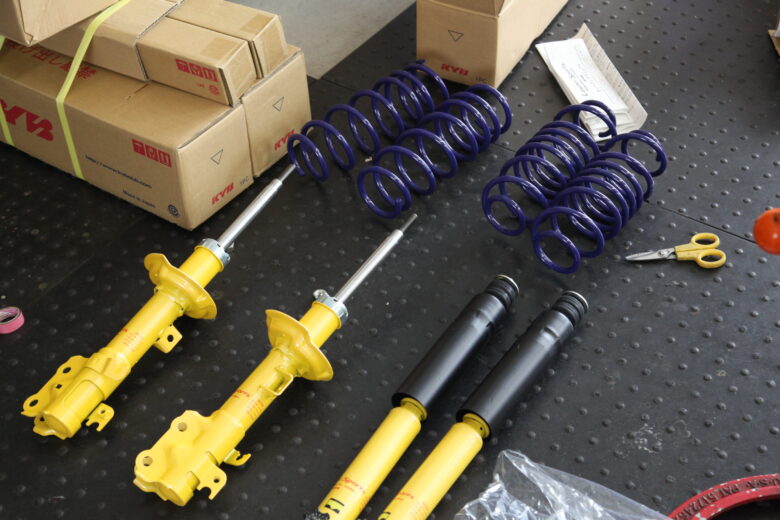 N-ONE JG3 KYBローファースポーツキット取り付けと四輪アライメント